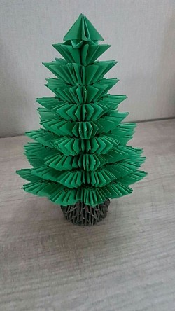 Sapin de Noël vert, à décoré  -  REF : 0046  -  Prix : 20,00€  -  Hauteur + ou - 25cm .