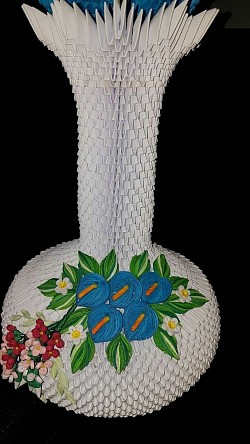 Vase avec 1  décoration fleurale - REF : 0077 - Prix : 40,00€ - Hauteur + ou - 35cm.