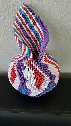 Vase rond en forme de fleur - REF  : 0140 - Prix : 25,00€ - Hauteur + ou - 28cm -.