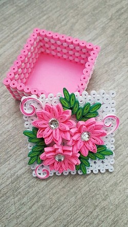 Mini coffrets à bijoux rose  - REF : 0137 - Prix : 8,00€  - Dimension 5cmx5cm - Hauteur + ou - 3cm.