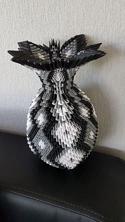 Vase forme ananas - REF : 0177 - Prix : 20,00€ - Hauteur + ou - 21cm