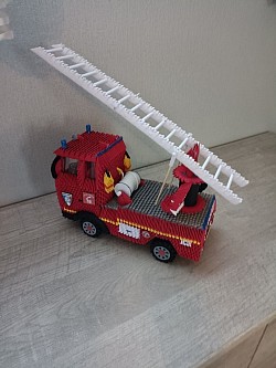 Camion de pompier avec une échelle. - REF : 0185 - Prix :  45,00€ - Longueur + ou - 40cm