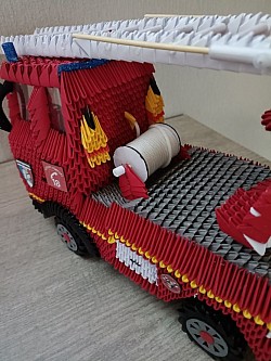 Camion de pompier avec une échelle